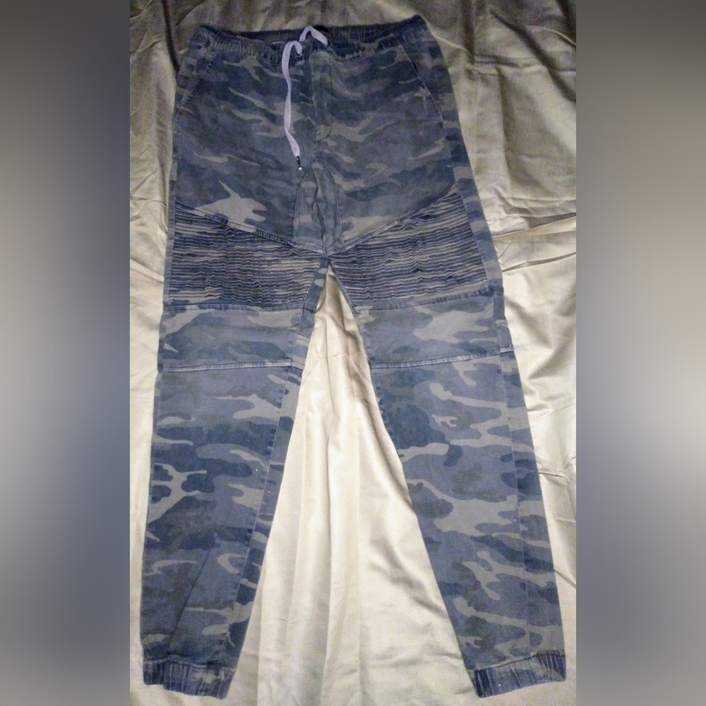 Army camouflage jogger